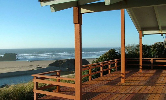 Bandon House | Seaside Bungalow: A Serene Oceanfront Retreat with Private Steps to the Beach