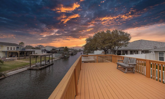 Flour Bluff House | Seaside Canal Retreat: Renovated Home with Private Dock Near Port Aransas
