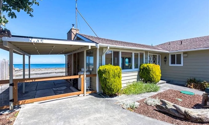 Sequim House | Seaside Cottage Beachfront Escape on Dungeness Bay