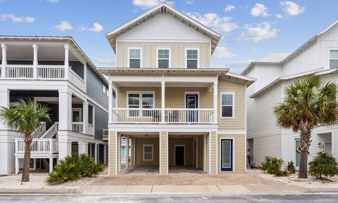 Navarre Beach House | Seaside Cottage: Community Pool, Hot Tub and Gated. Sleeps 11. Dog Friendly!