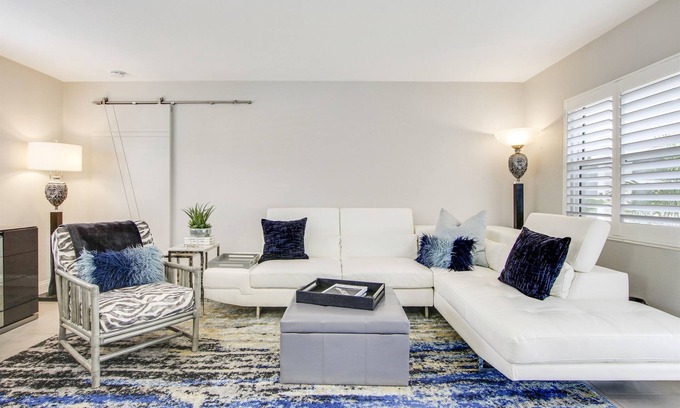 Delray Beach Condo | Seaside Escape/Luxury Unit/Walk to Beach