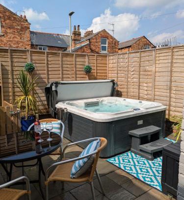 Scarborough House | Seaside Escapes - with relaxing hot tub!