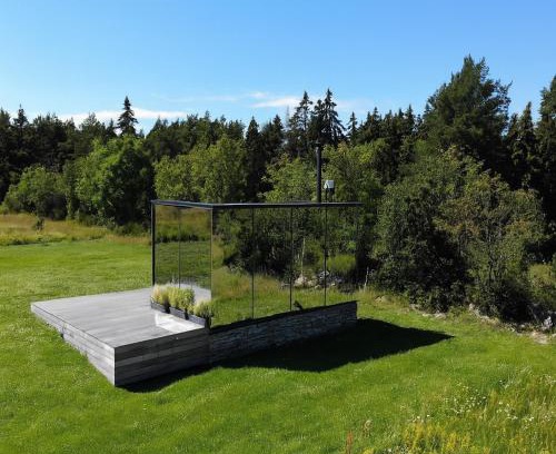 Laane-Harju Parish House | Seaside getaway in Ööd mirror house with sauna