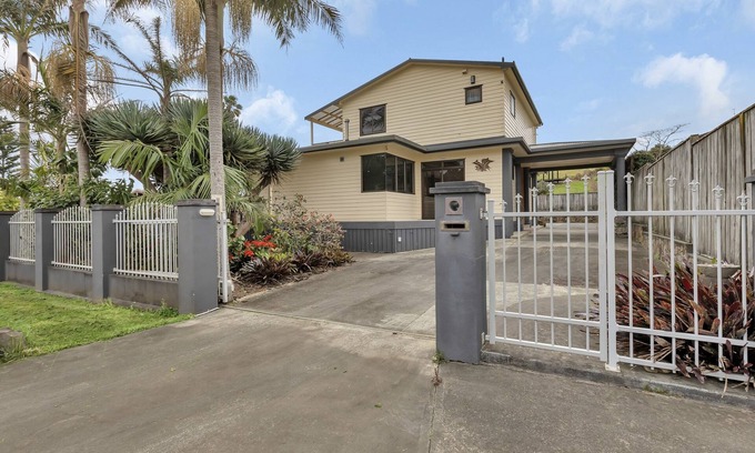 Cable Bay House | Seaside on Stratford - Cable Bay Holiday Home