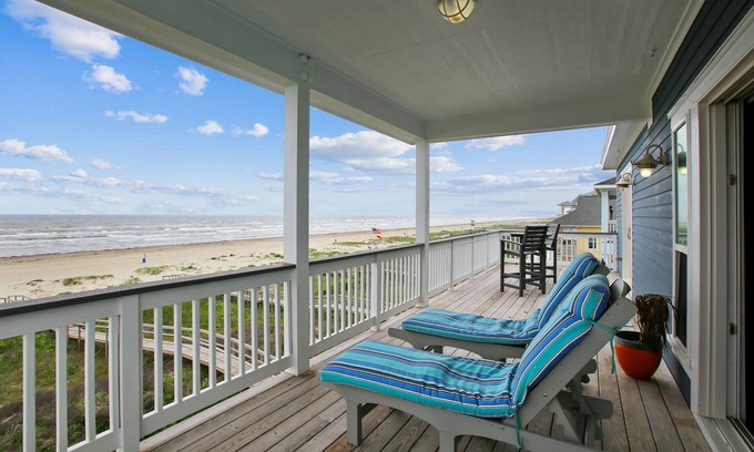 Miramar House | Seaside Sanctuary | Pet Friendly, Beach Front!