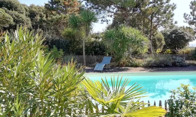 Le Pouliguen Villa | Seaside Villa La Baule wild coast swimming pool garden with trees 6 bedrooms 12 people