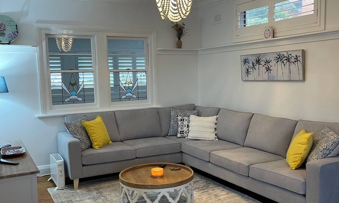 Shellharbour Cottage | Seaside Village Cottage Charm