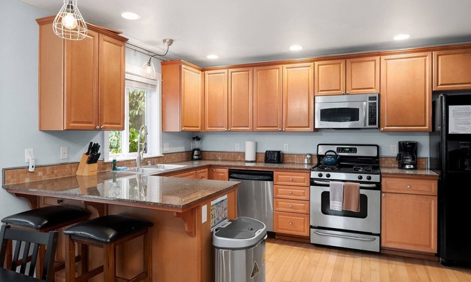 Miller Park House | Seattle Vacation Home: 3 bed 3 bath Townhome in Madison Valley