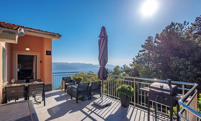 Zagorje Apartment | Seaview House - Leana Apartment, Plomin, Croatia