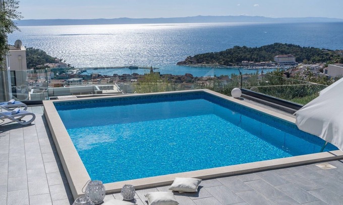 Makarska Villa | Seaview villa Lea 5-bedroom villa with heated pool and amazing views of the city and sea