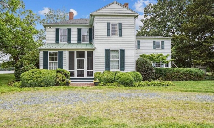 Unionville House | Secluded 1870s farmhouse full of historic charm + breathtaking waterfront views!