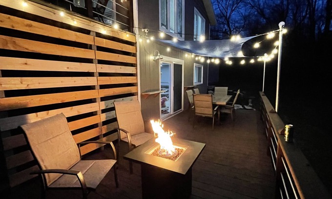 Lake Geneva House | Secluded 3 bedroom Villa, Patio, BBQ + EV charger- Sleeps 9 max