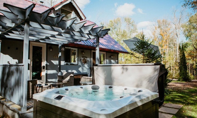 Norland Cabin | Secluded 3BR Cabin w/Hot Tub and Firepit