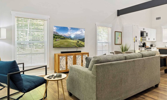 Westminster Cabin | Secluded 3BR Cabin, Lake Access & Resort Perks