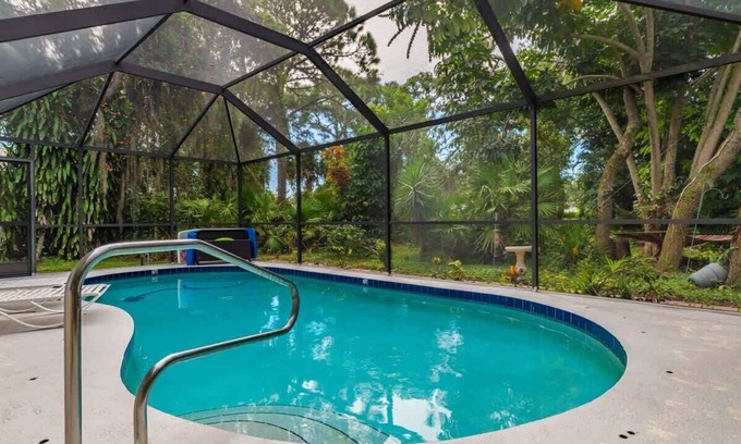 Osprey House | Secluded 3R Pool Home Retreat Near Sarasota