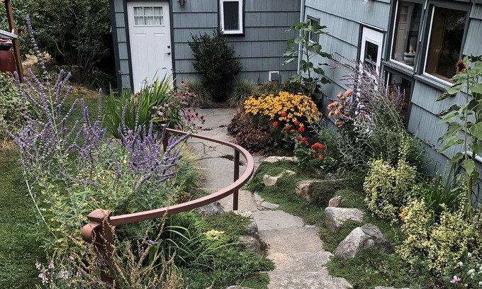 Phinney Ridge Cottage | Secluded Backyard Cottage on Walkable Phinney Ridge