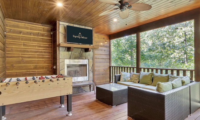 Broken Bow House | Secluded Cabin Getaway w/Hot Tub & Games