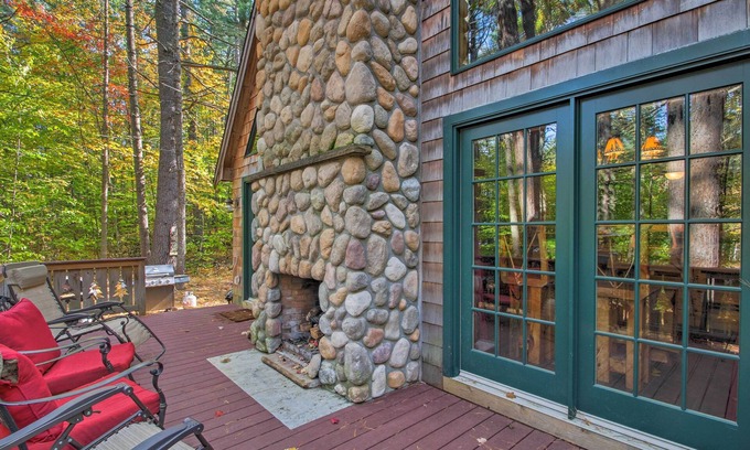 Conway House | Secluded Conway Home w/Theater Room & Hot Tub!