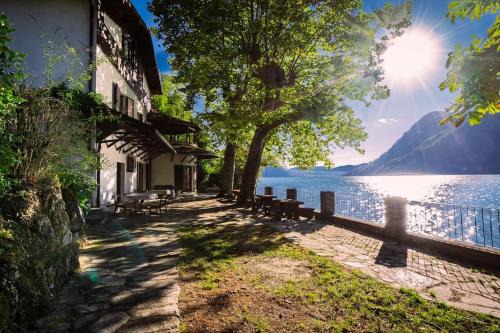 Valsolda Villa | Secluded Cottage front Lake with BOAT
