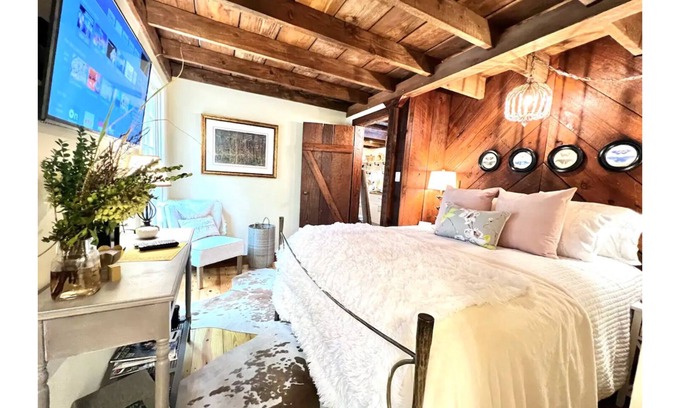 Hamilton Cabin | Secluded Creekside Luxury Cabin Callaway Gardens/FDR/Poplar Place Farm