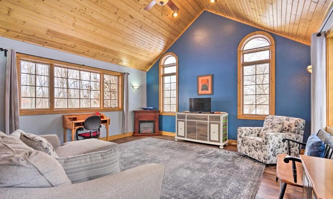 Ellsworth Apartment | Secluded Ellsworth Apartment - Hiking Nearby!