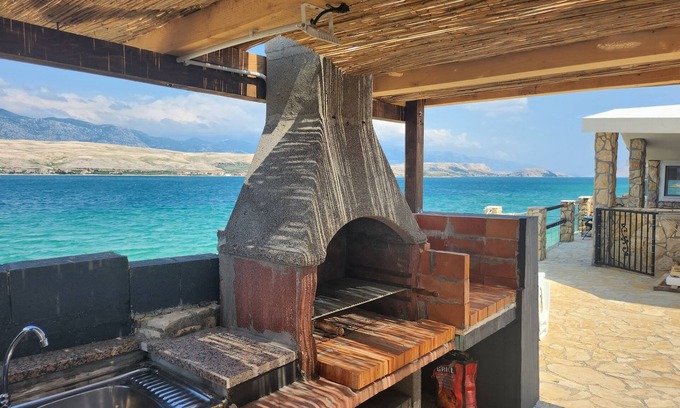 Zrce House | Secluded fisherman's cottage Cove Prnjica, Pag (K-12620)