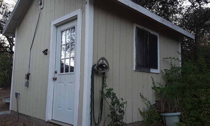 Redding Cabin | Secluded furnished cabin in woods next to seasonal creek in Shasta lake city.