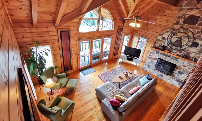 Baker Cabin | Secluded Hilltop Retreat: Log Cabin + Hot Tub