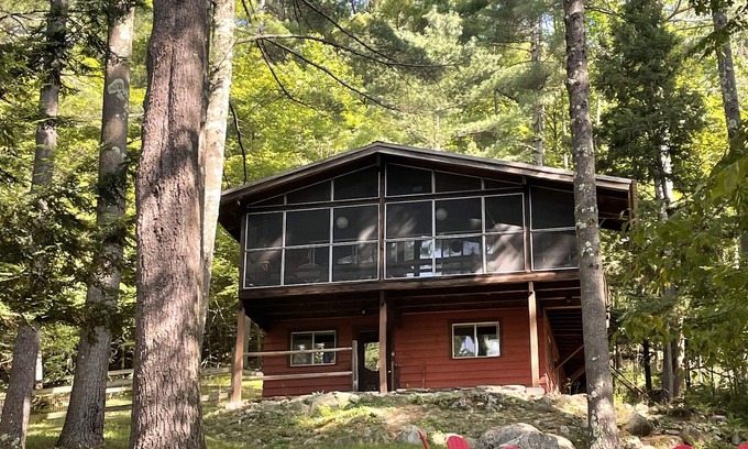 Keene House | Secluded house with enclosed dog yard on 200 acre family estate