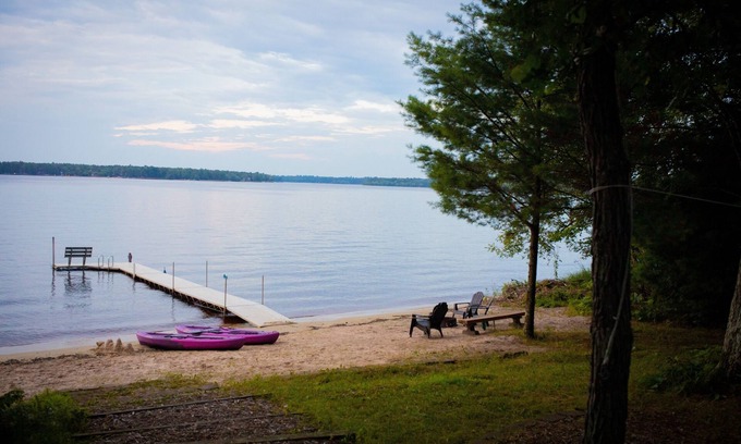 Merrillan House | Secluded Lake Retreat