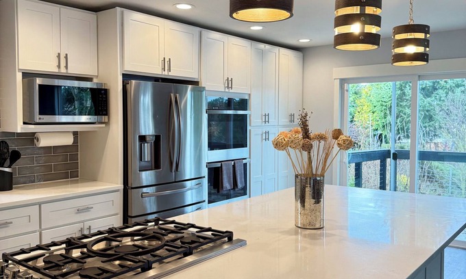 Covington House | ~Secluded Lakehouse Getaway~30 Mins from SEATAC! Renovated, Clean, Fam-Friendly!