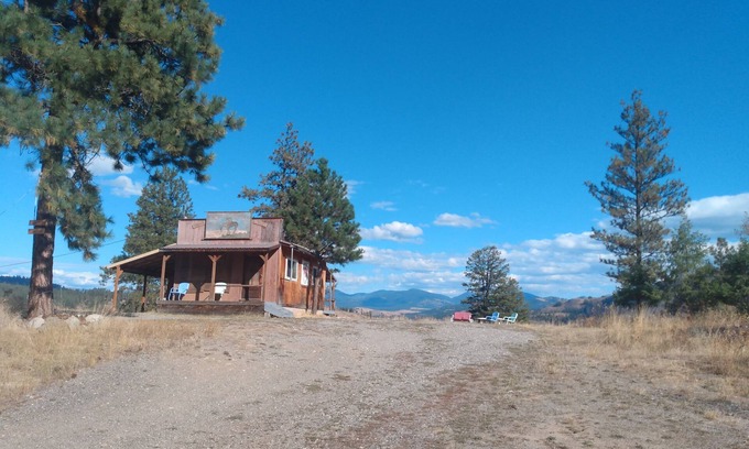 Republic Cabin | Secluded Lookout Cabin Hovering Above Town of Republic