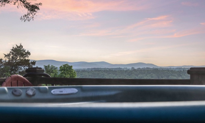 Octavia Cabin | Secluded, luxurious cabin perched above Eagle Fork Creek with sunrise views.