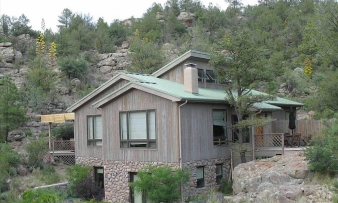 Tyrone House | Secluded & Luxurious Mountain Sanctuary Near Gila Wilderness!