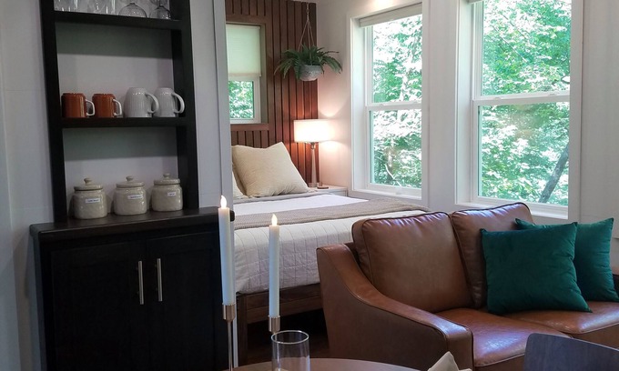 Elroy Cottage | Secluded luxury accommodations with woodland pond view and private hiking trails