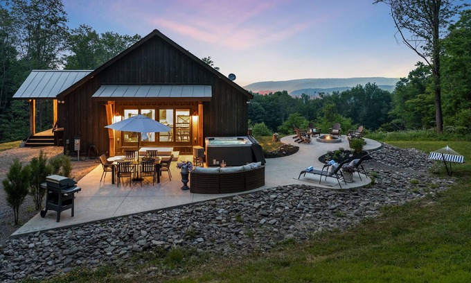 Ellicottville Ski Chalet | ✨ Secluded Luxury w/Hot Tub, Firepit, Bar + Ultimate Privacy & Views