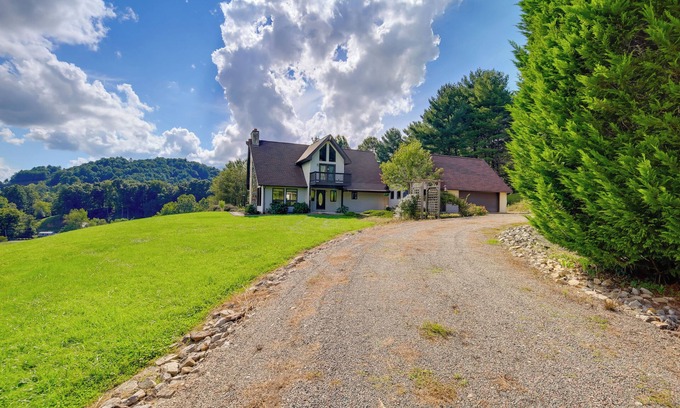 Mountain City House | Secluded Mountain City Home w/Deck & Views!