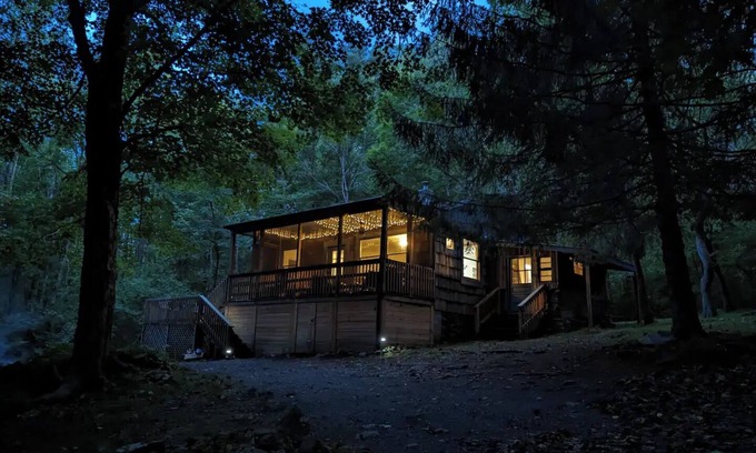Hood Cabin | Secluded Mountain Retreat - Cozy Cabin on 8 Private Acres Near Shenandoah