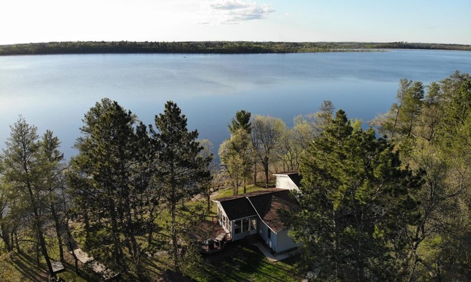 Menahga House | secluded peaceful lakefront 4br/2ba BOOK NOW!