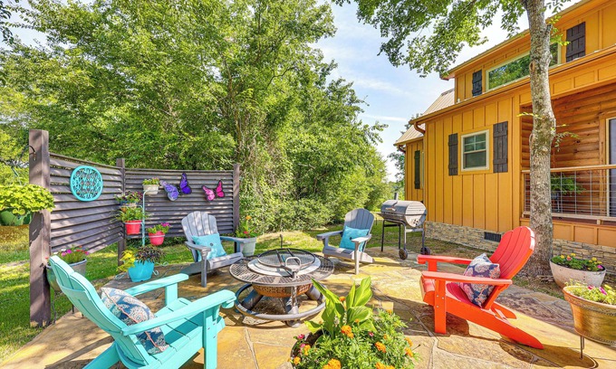 Hot Springs Cabin | Secluded & Peaceful: 'Tree Top Cabin' w/Loft