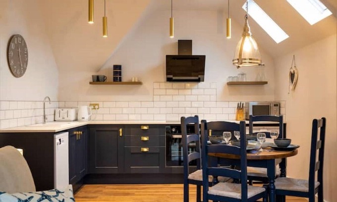 West Mersea Apartment | Secluded Retreat - in the heart of the Anchorage