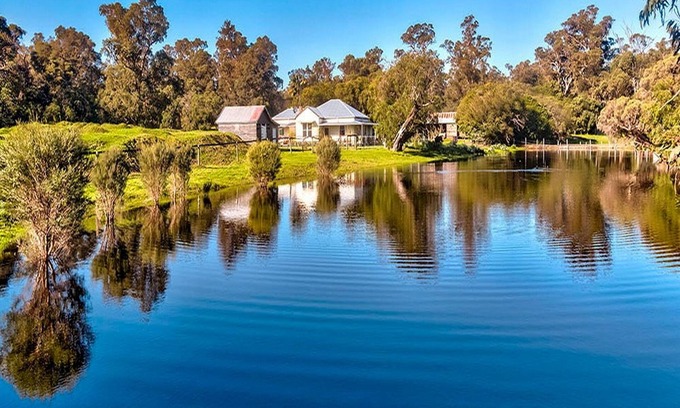 Stirling Estate Cottage | Secluded rural retreat in Southwest WA, 5-minute drive to the beach.