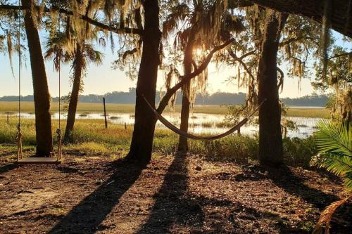 Saint Helena Island House | Secluded Tiny House by the Marsh with Hunting Island Beach Pass