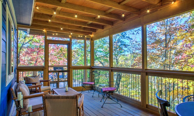 Fairview House | Secluded Treehouse w/Hot Tub + Biltmore Pass | Pet-Friendly Forest Escape