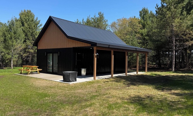 Le Roy Cabin | Secluded Woodland Escape
