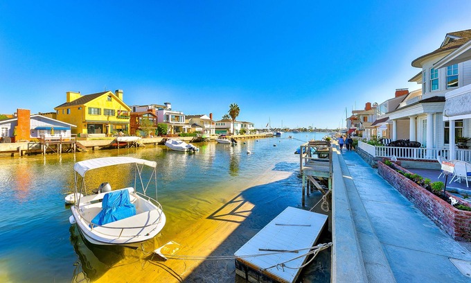 Balboa Island House | Second-Floor Waterfront Duplex w/Shared Waterfront Patio & Gas Grill - Dogs OK