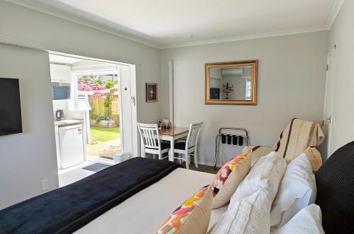 Tauranga Apartment | Secret Garden Guest Suite