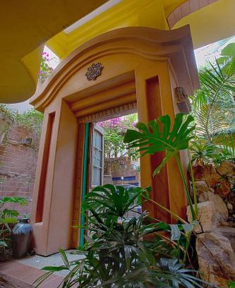 Del Mar Hotel | Secret Garden Inn