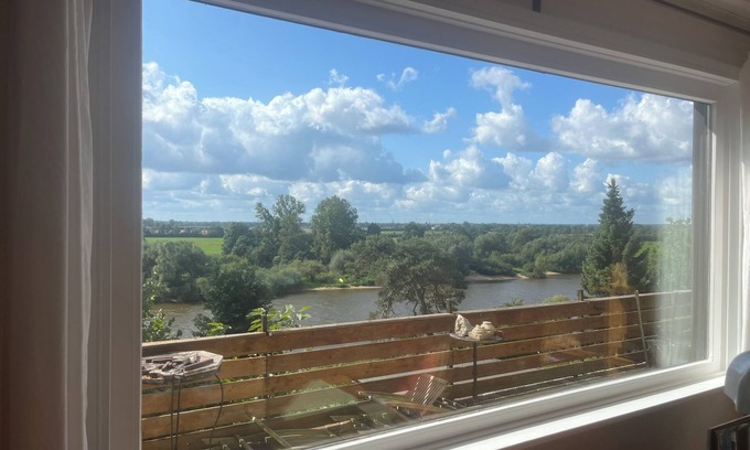 Schneiderburg House | Sehr Ruhig Gelegenes Ferienhaus mit Großem Garten Direkt an der Weser