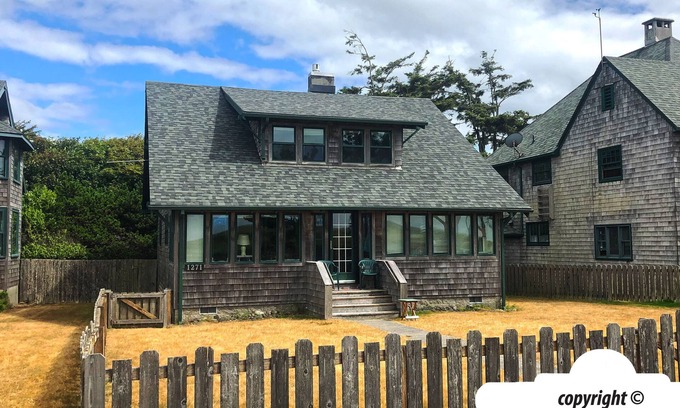 Seaside House | SELAH BY THE SEA - Beachfront!